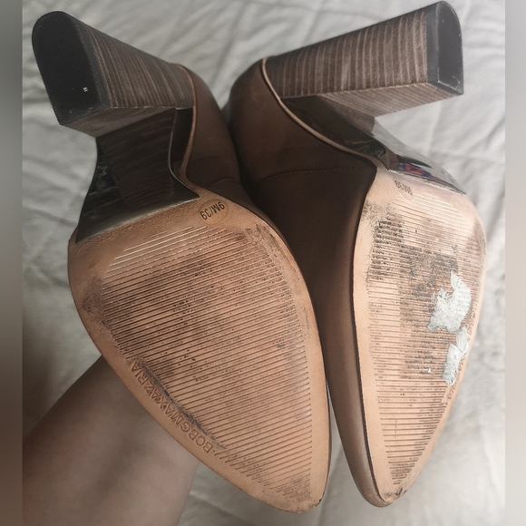 BCBG MAXAZRIA booties. - Picture 10 of 11